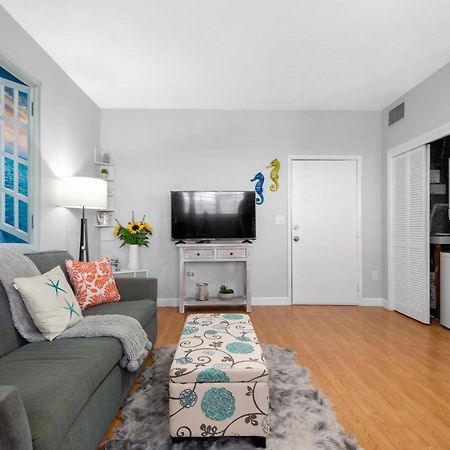 Ensuite Apt On Collins Ave Miami Beach Exteriör bild