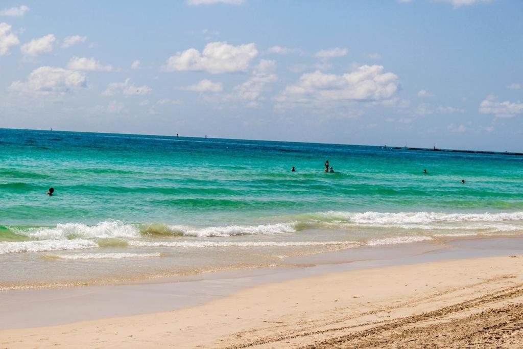 Ensuite Apt On Collins Ave Miami Beach Exteriör bild